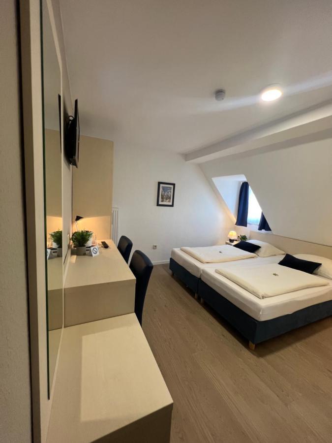 Hotel Pelikan Kitzingen Luaran gambar