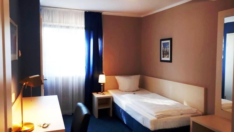 Hotel Pelikan Kitzingen Luaran gambar