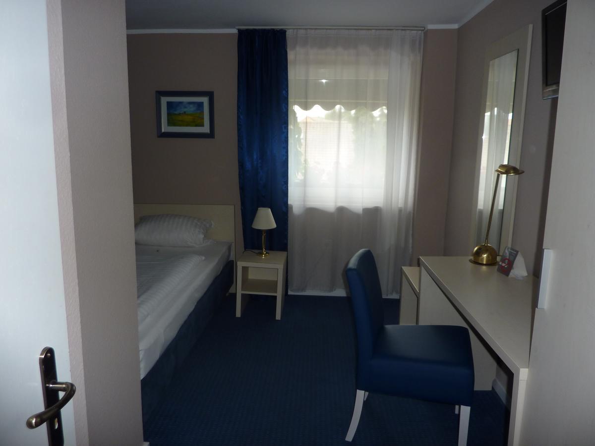 Hotel Pelikan Kitzingen Luaran gambar